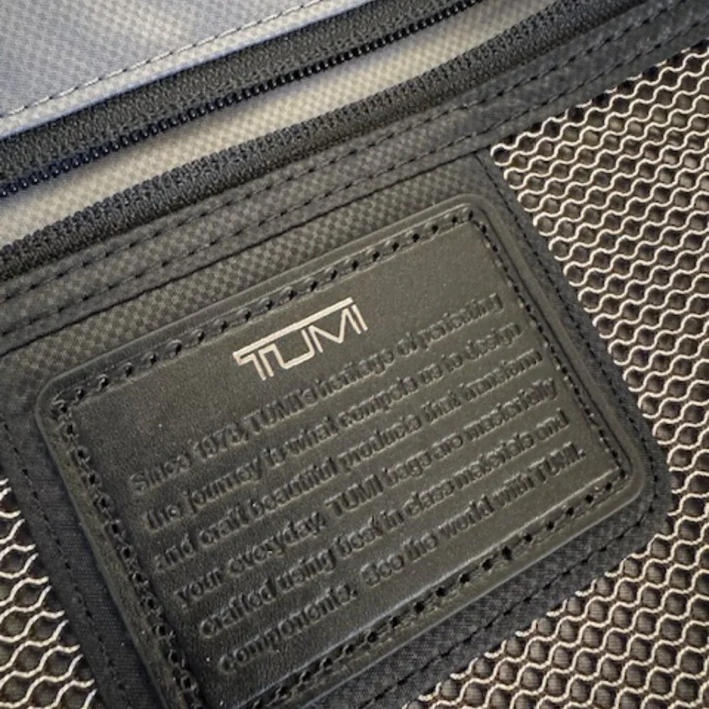 TUMI Alpha 2  21" Expandable Rolling 2-Wheeled Carry on suit case.  220211D2U - Picture 9 of 14